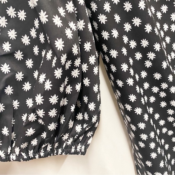 COZY Black & White Floral Daisy Print Button Up Blouse - Picture 4 of 9